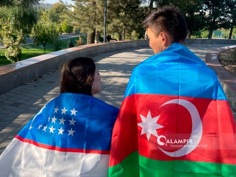 “Байроқларимиз bizning шарафимиз”.