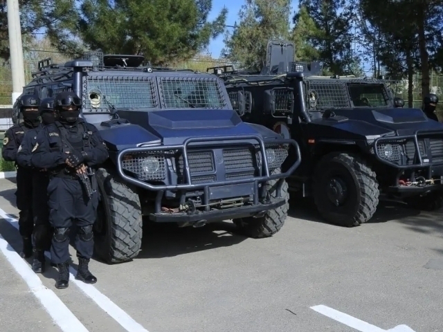 Rus havaskor porno onlayn tomosha qiling Daraxtlar ostidagi jinsiy aloqa videosi