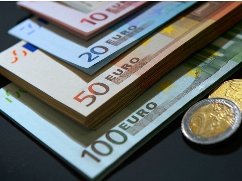 Доллар, евро ва рубль курси бирдан кўтарилди