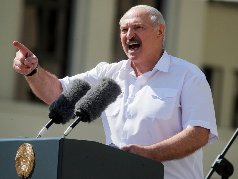 Лукашенкони ҳақорат қилган эркак икки йилга қамалди 