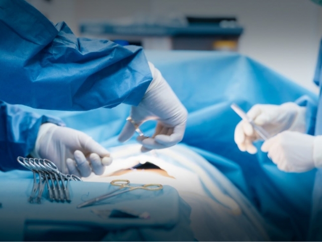 Erotik ichki kiyimdagi xotini porno suratga olish