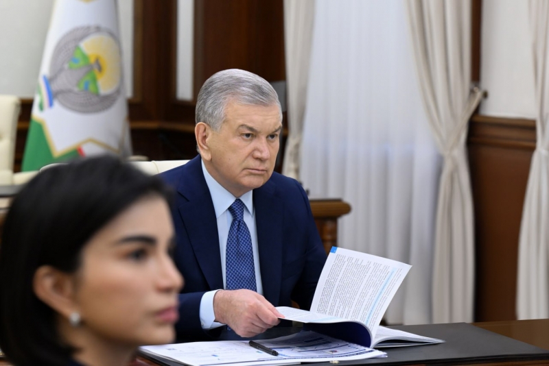 Mariya Zaitseva yalangoch Stol ustida jinsiy aloqa porno video