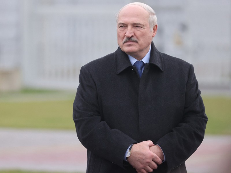 Лукашенко “халқаро фирибгарлар”ни пандемияни тугатишга чақирди 