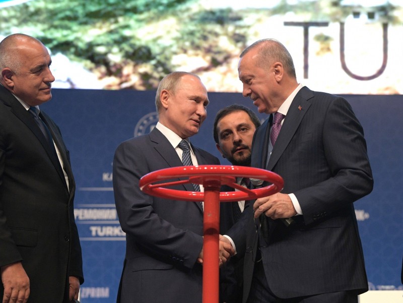 Путин рус газини Европага сотиш учун Туркиядан фойдаланмоқчи