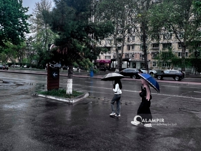 Porno tomosha Ayolning uretrasiga barmoq bilan urish