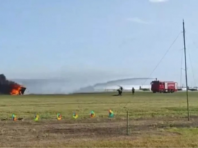 Semiz eshak bilan jinsiy aloqada bolgan katta dukkakli niggalar Kira Kosarin erotika