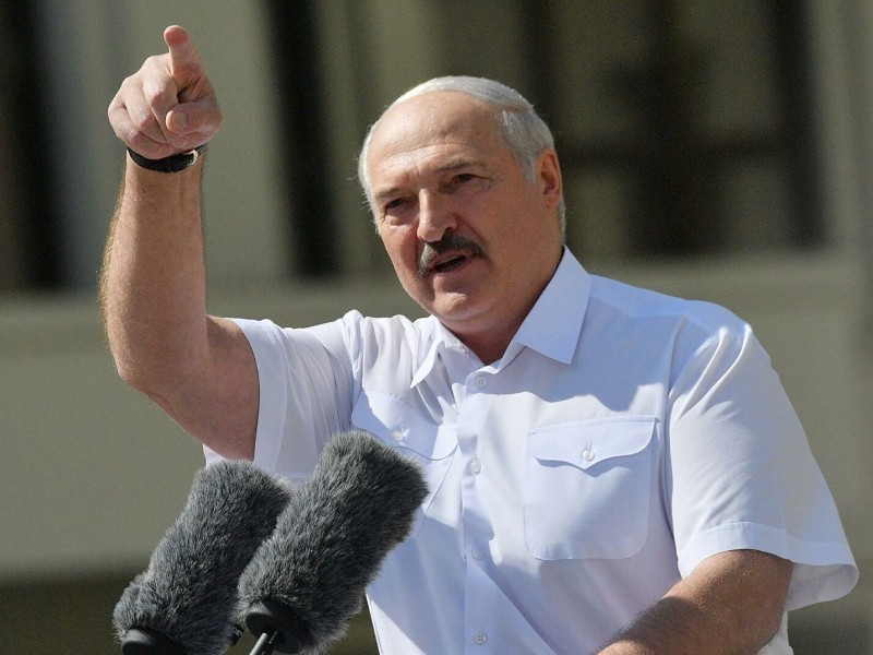 Лукашенко Беларусдан кетганларни фуқароликдан маҳрум қилмоқчи