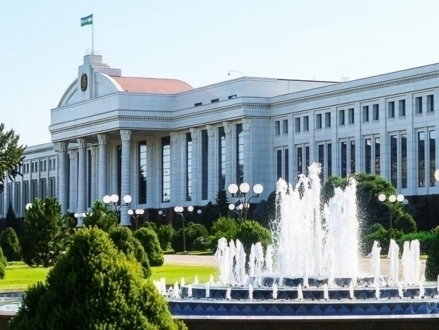 Telefoningizda yostiq pornosini sikish