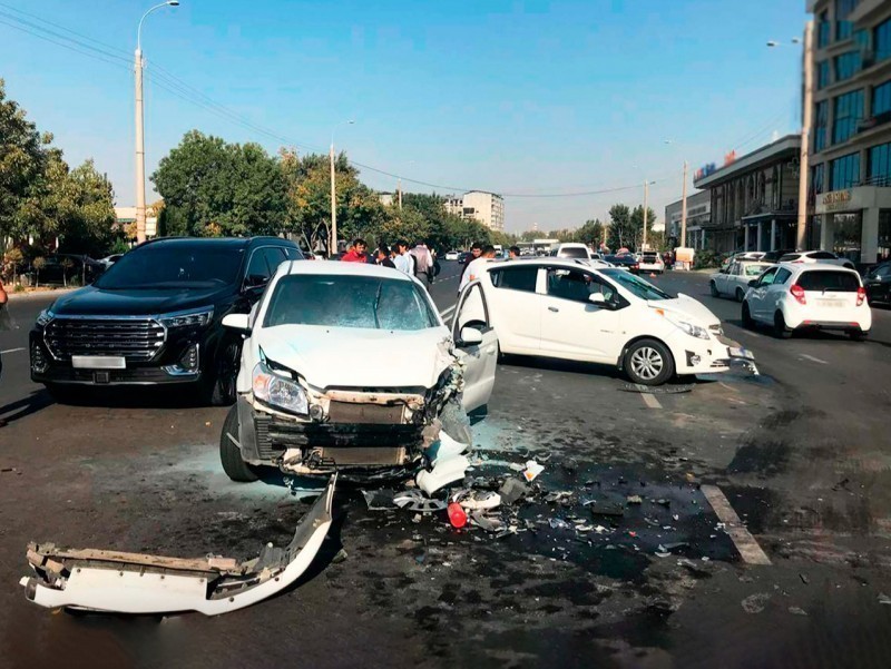 4 cars had a road accident in Tashkent