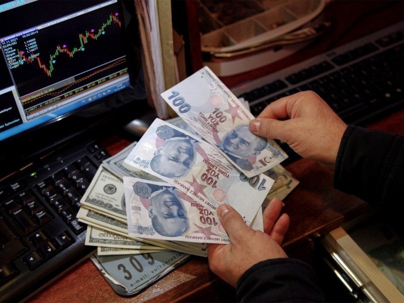 Кутилган янгилик: турк лираси доллар ва еврога нисбатан бирдан мустаҳкамланди
