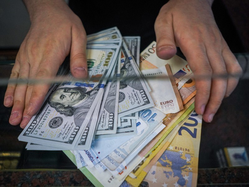 The exchange rate of the dollar, euro and ruble has increased