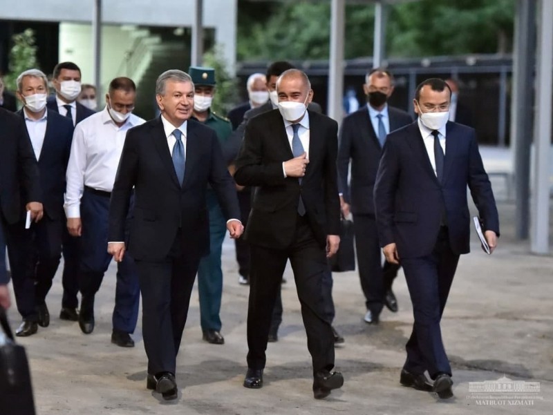 Mirziyoyev proposes to remove a norm on governors from the constitution