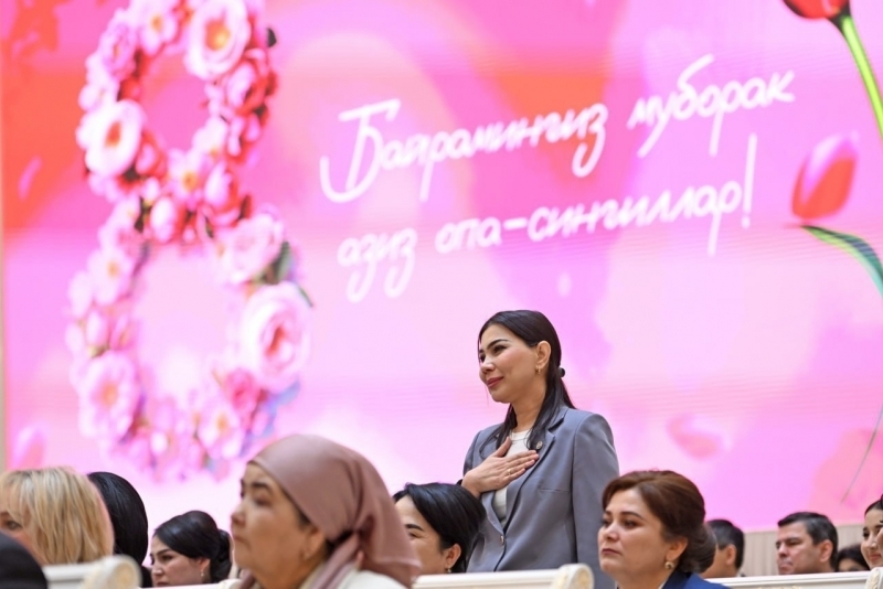 Mobil telefonlardan XXX suratlar Gozal musulmon ayol Mia pornokastingda ishtirok etish uchun keldi.