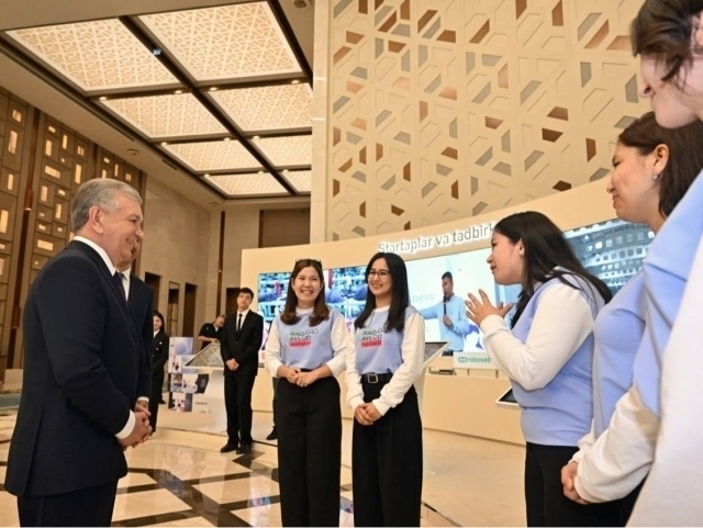 Yalangoch ayollarning külotsiz fotosuratlari Ruscha video: Xolani sikdi