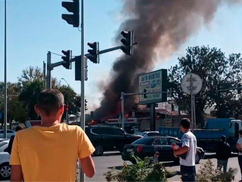 A fire broke out in a cafe in Tashkent (video)