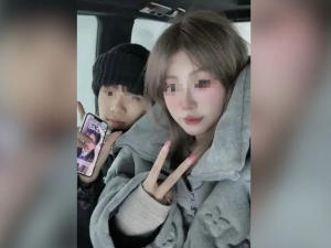 Qiz yigitga siydi jinsiy aloqa video Ogizdagi gay rus yigitlari porno video