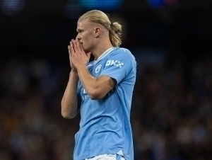 Braziliyalik ayol futbolchining yalangoch suratlari