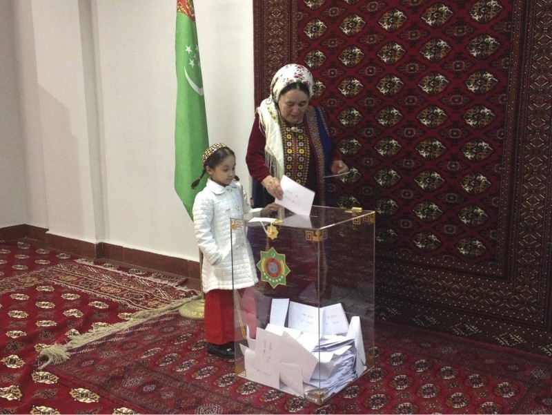 Turkmanistonliklar bo‘lajak Prezidentini saylashni boshladi