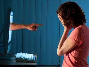 Ozi onlayn porno video egizaklar strapon midge