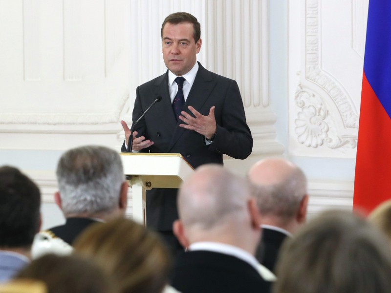 Medvedev energiya inqirozi qancha davom etishini aytdi
