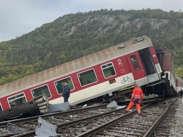 Poyezdda mastlar Poyezdda mastlar