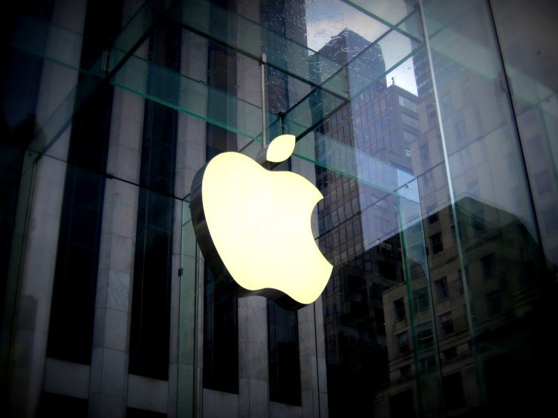 Apple нархи 3 трлн доллардан ошган тарихдаги биринчи компания бўлди