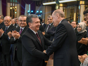 Turkiyada rus ayol bilan erining ko‘z o‘ngida jinsiy aloqa qilish aldash hisoblanadi.