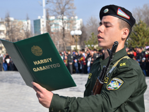 Yoshlar bilan kattalar pornosini tomosha qiling