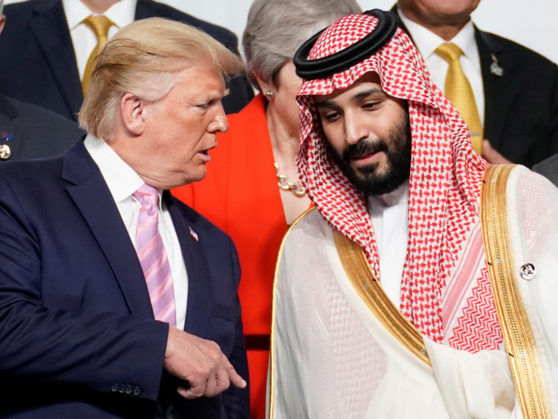 Трамп Саудия шаҳзодасидан нефть нархини хавфли даражага туширмасликни сўради
