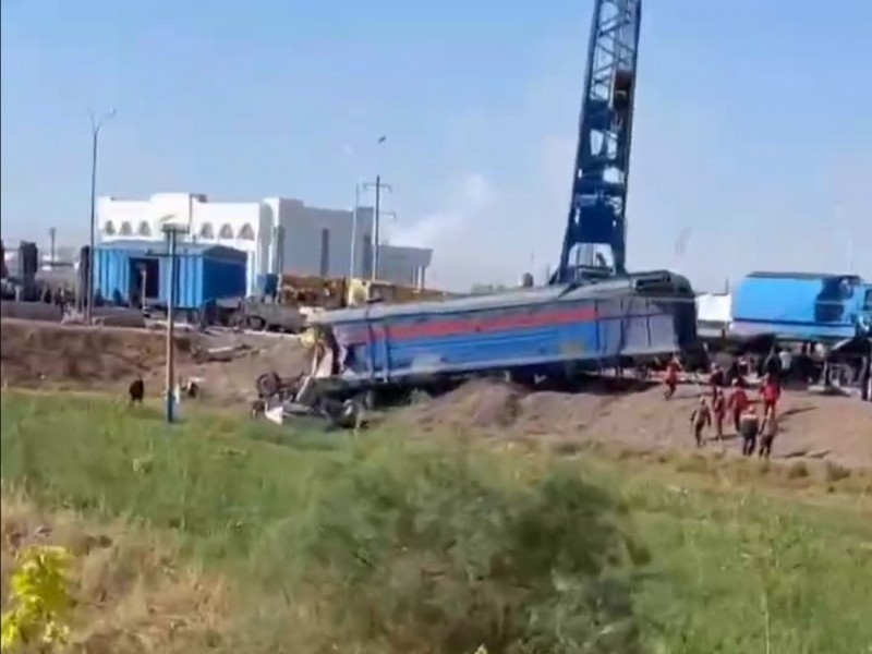 A train collided with a truck in Jizzakh.