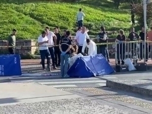 Sizning lablaringizning jinsiyligini takidlaydigan lab boyogini unutishga arziydi. Yigit jojani yirtqich squirting orgazmga olib keladi.