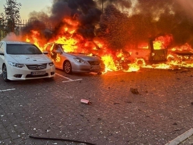 Yarim yalangoch qiz porno