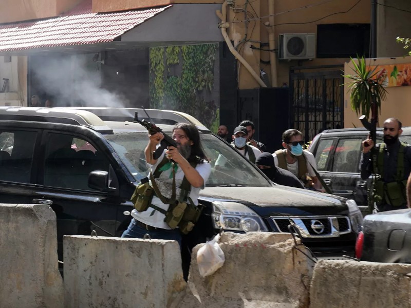 Ливанда тартибсизлик: Байрут отишмалар ичида қолди (фоторепортаж)