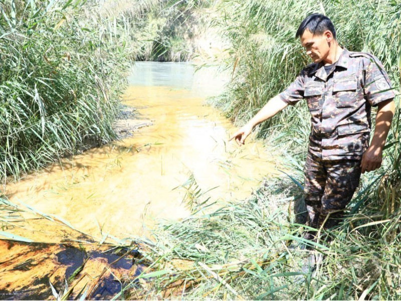 Samarqandda 1 tonna neft mahsuloti kanalga oqizildi
