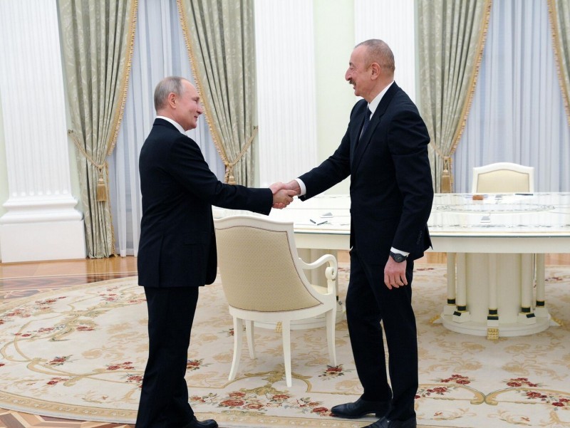 Путин Алиев билан Қорабоғ масаласини муҳокама қилди