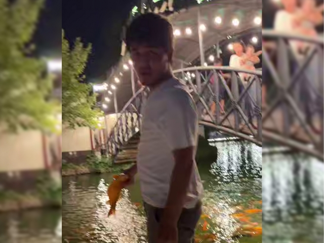 Hammomdagi ayollarni ayg‘oqchi qilib, siltab tashladim.