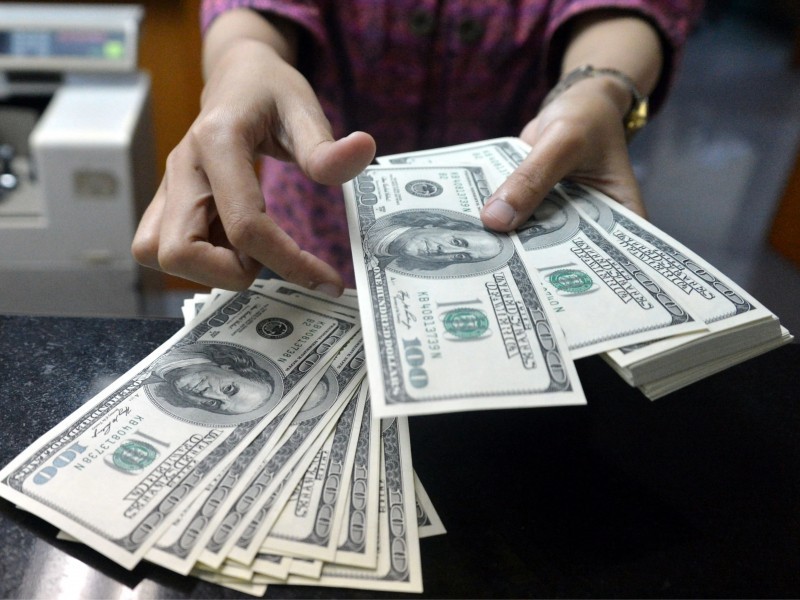 The dollar rate fell after seven days of growth