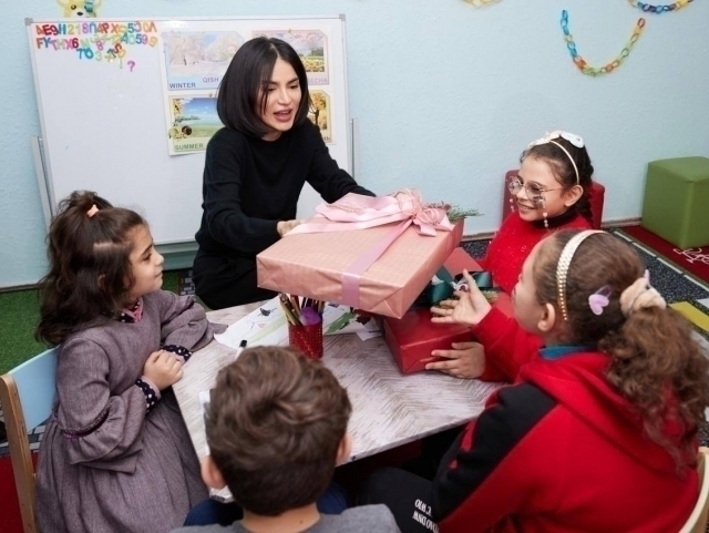 Seksual onam 2 onlayn Qinning ong tomonida koplab mayda bortiqlar