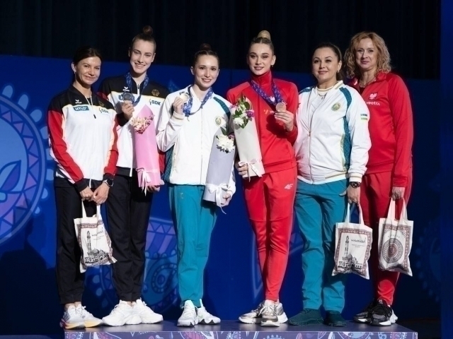 Olmaotada yalangoch ayollar suratlari