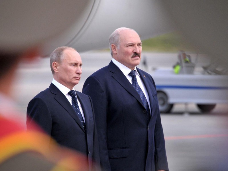 Санкциялардан хавотирга тушган Лукашенко Путиннинг ҳузурига боради 