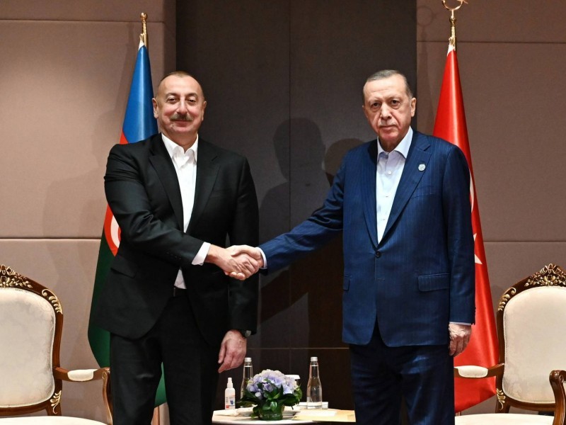 Aliyev Erdo‘g‘an bilan Sochidagi uchrashuvni muhokama qildi