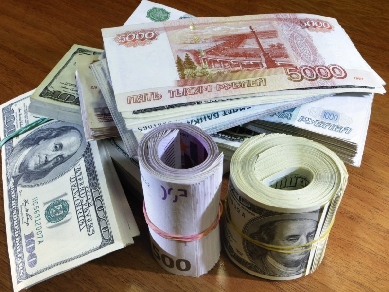 The exchange rate of the dollar, euro, and ruble fell suddenly