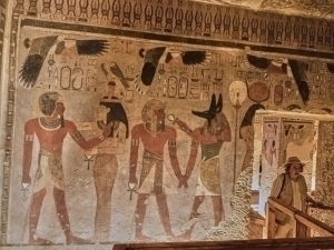 Rus xonandasini sahnada sikishdi.