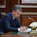 The President signs the decision on Karakalpakstan